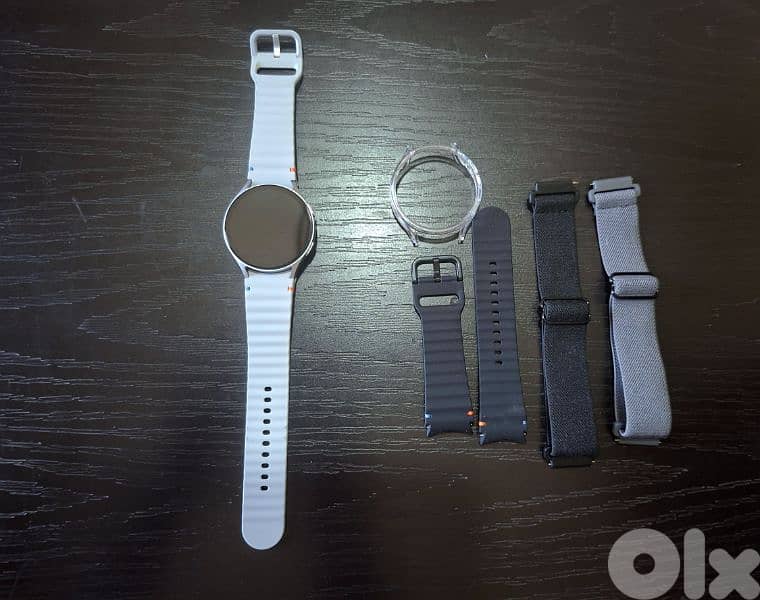 Samsung Galaxy Smart Watch 7 (Silver) 1