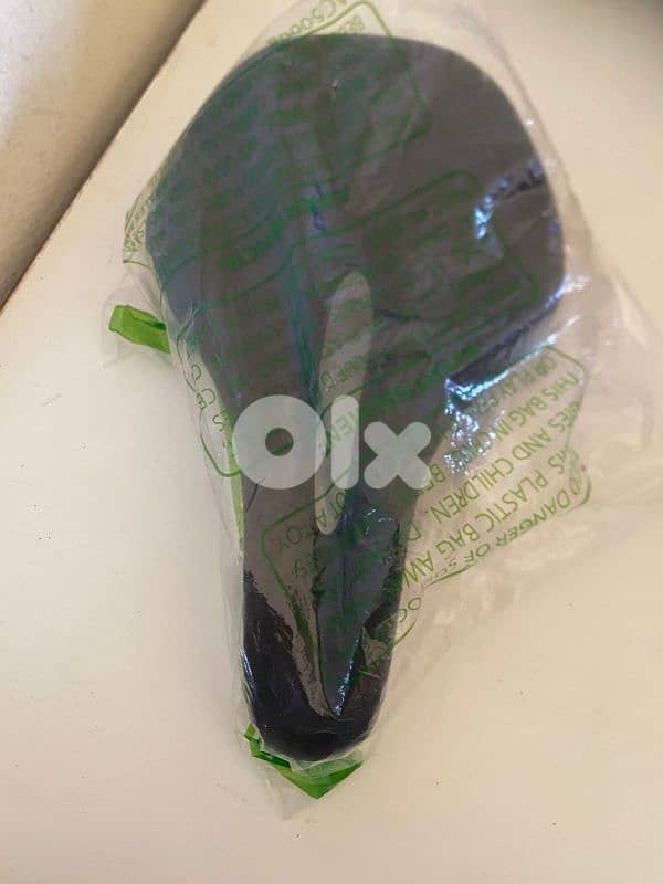 bicycle seat and helment 1