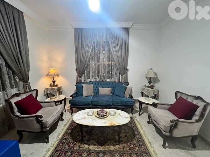 salon and dining table 0