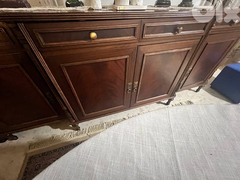 salon and dining table 2