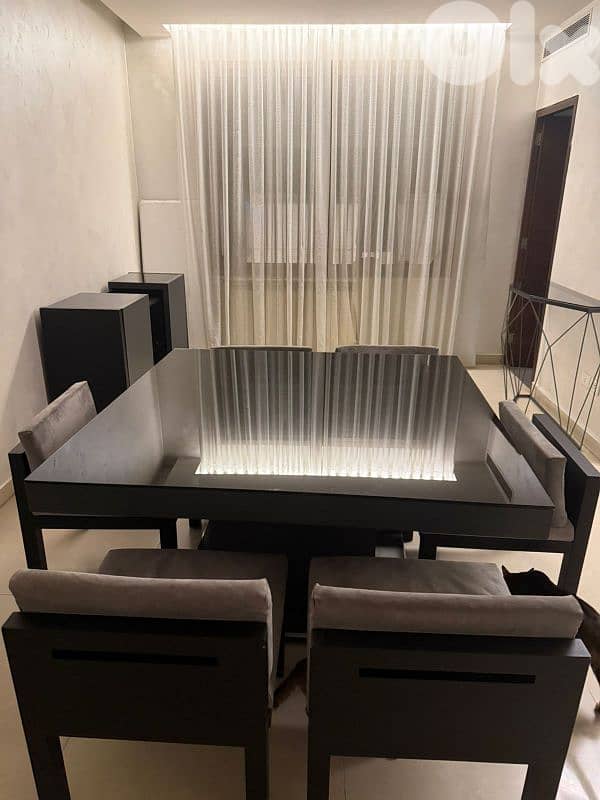 table and 6 chairs 0