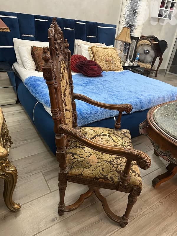 arm chair auntique and table 6