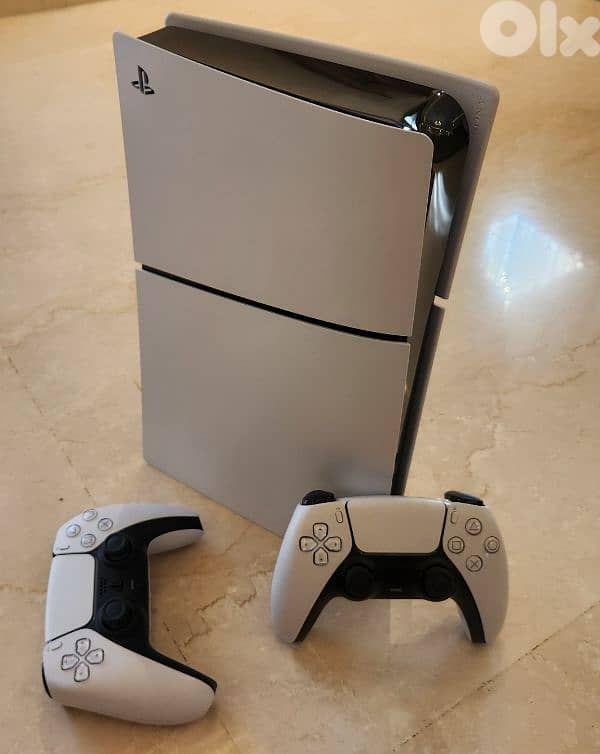 PlayStation 5 Slim Disc Edition – Like New with warranty 1