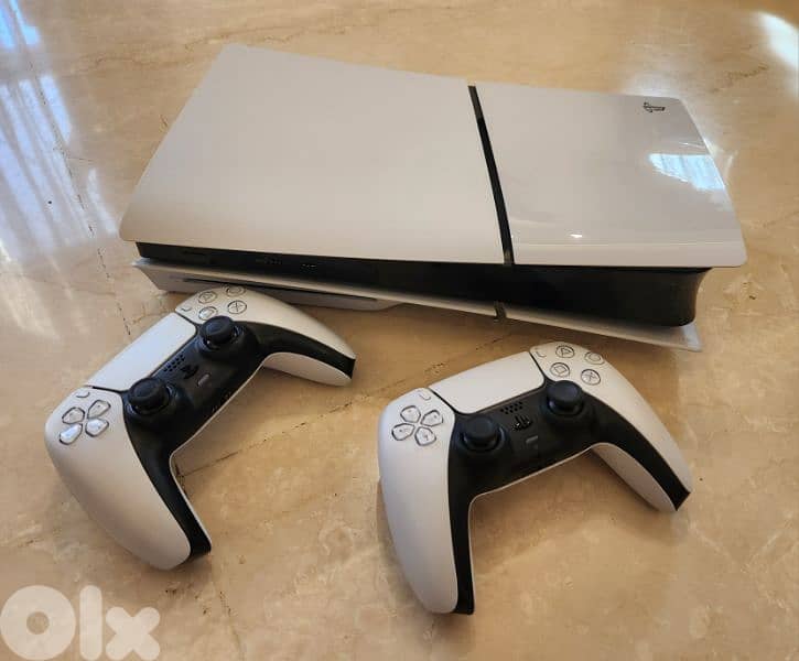 PlayStation 5 Slim Disc Edition – Like New with warranty 2
