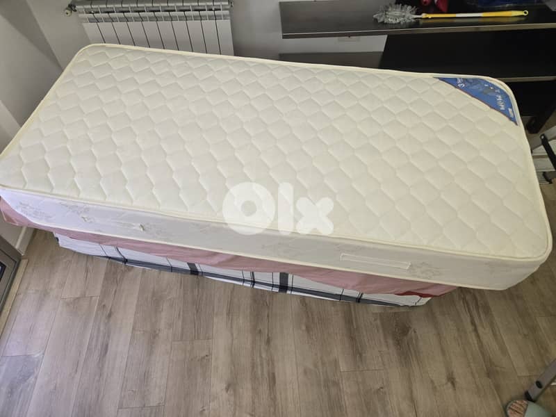 Mattresses Bed and Bed 2
