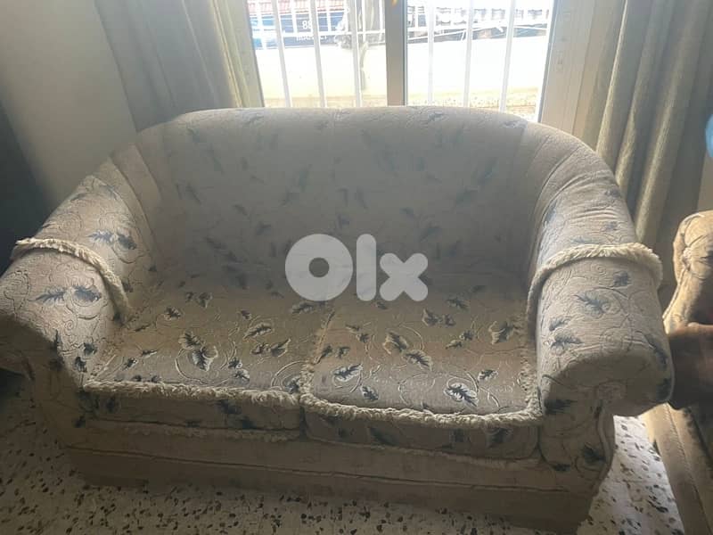 2 sofas 0
