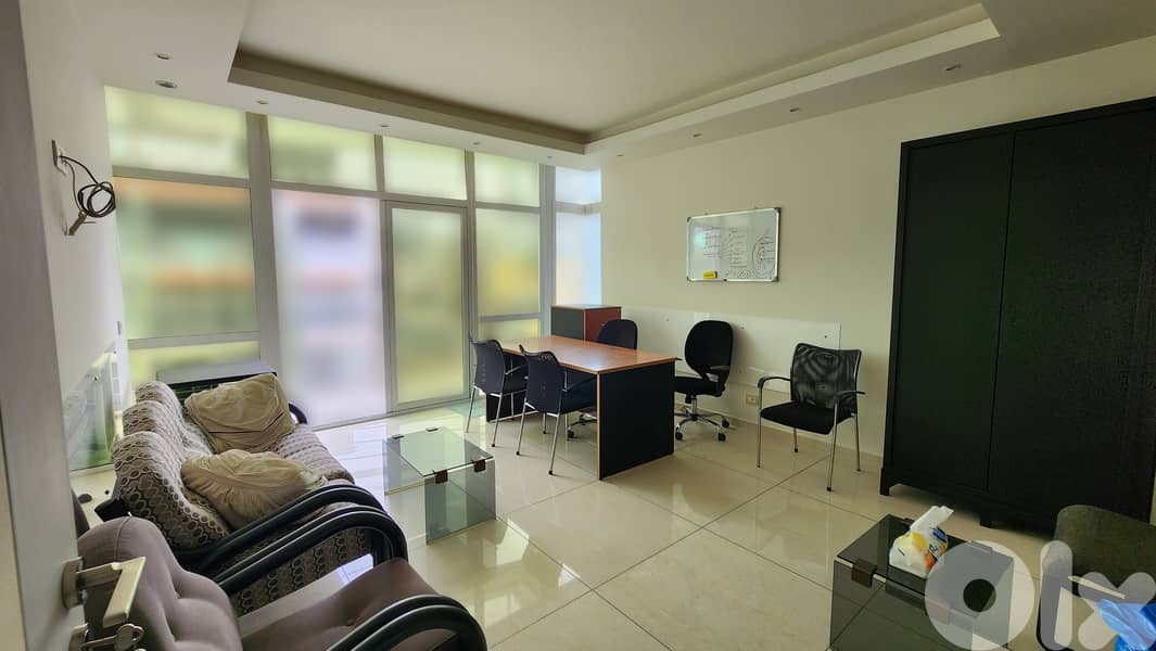 Furnished Office For Rent in Achrafieh مكتب مفروش للإيجار في الأشرفية 0
