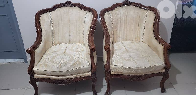 Sofa + 4 Sofa chairs. كنبيات 1