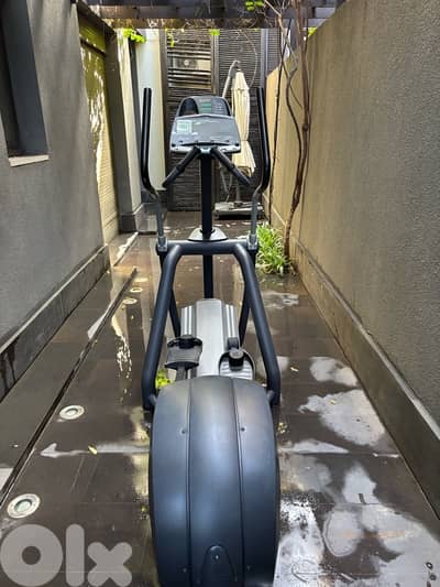 Eleptical Machine Precor EFX 556 V3