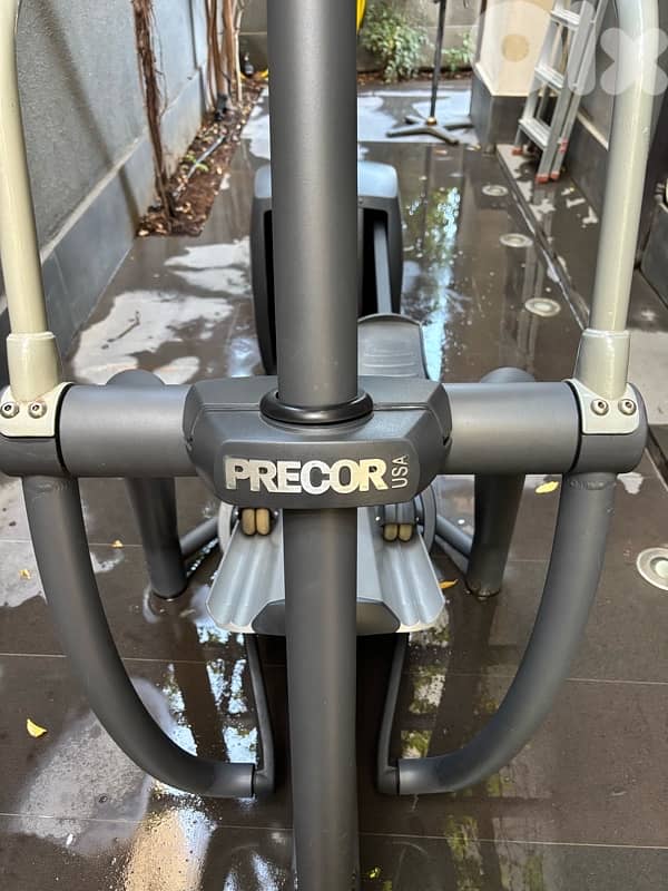 Eleptical Machine Precor EFX 556 V3 2