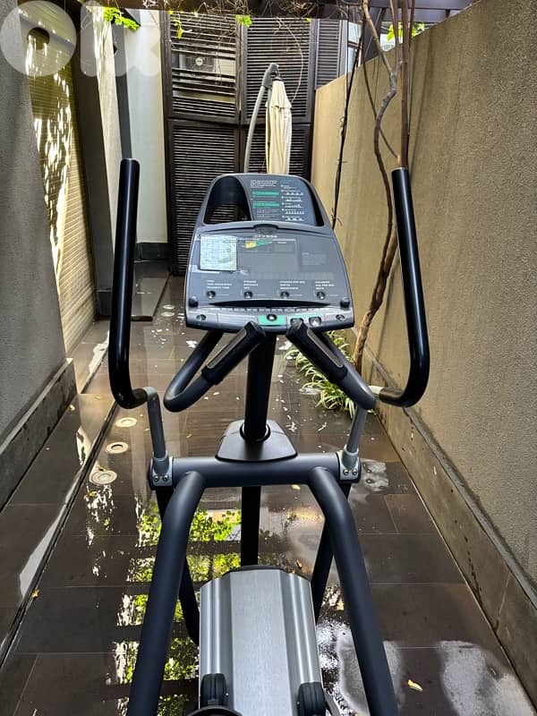 Eleptical Machine Precor EFX 556 V3 4