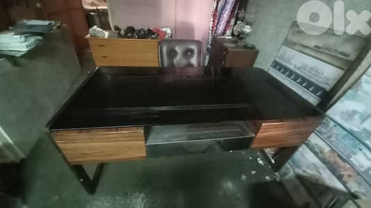 طاولة مكتب مع كرسي office with chair