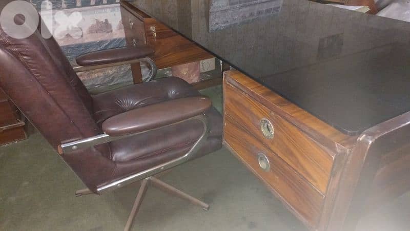 طاولة مكتب مع كرسي office with chair 1