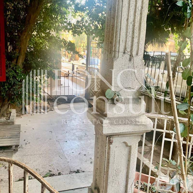 Charming garden-level apartment for rent – Prime location 0