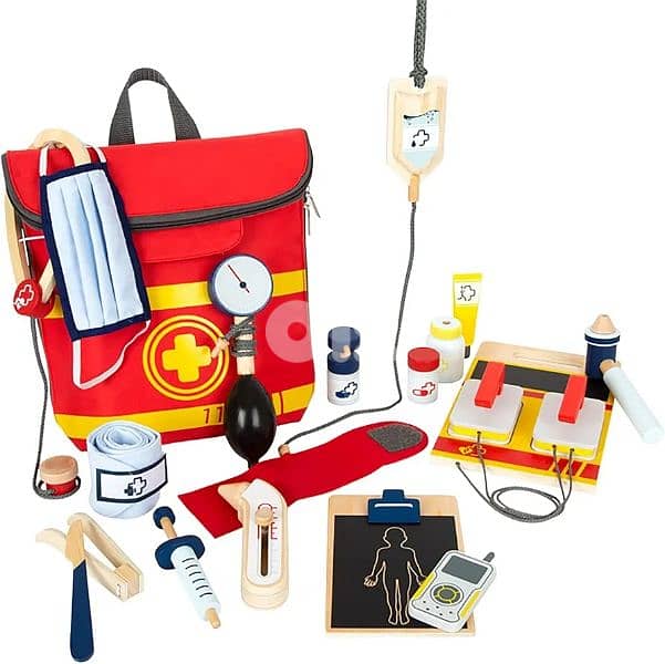 smallfoot-wooden emergency doctor's kit 3