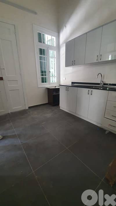 Badaro/Charming Apartment + Terrace for Rent  600$– بدارو/ شقة للإيجار
