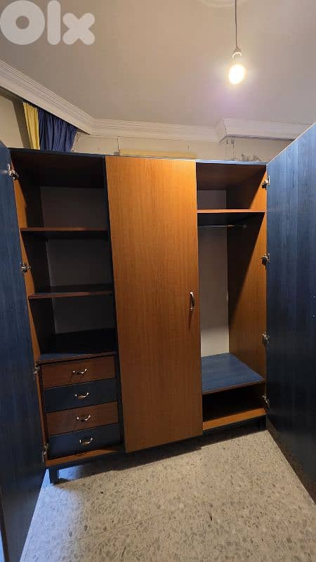 closet in very good condition 0
