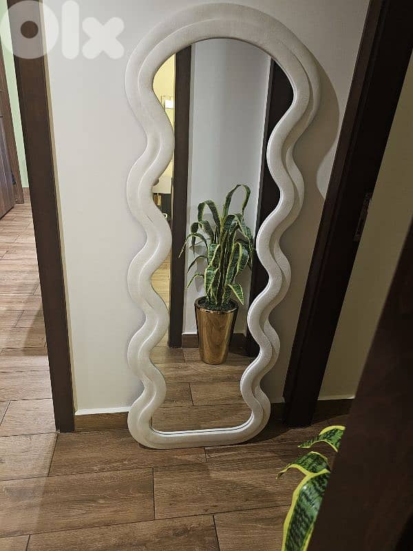 White mirror 0