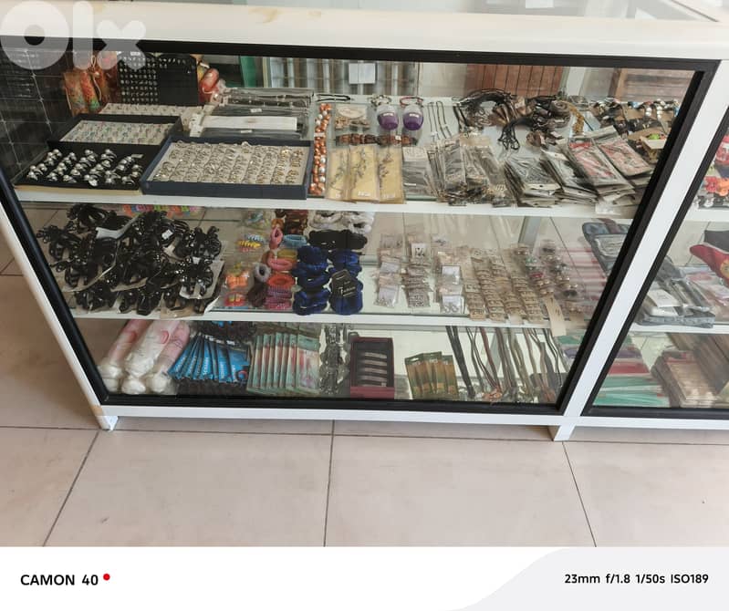 Cause départ je vends tout rien doit rester dans le magasin le vidé 3