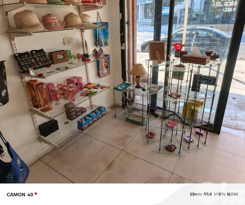 Cause départ je vends tout rien doit rester dans le magasin le vidé 6