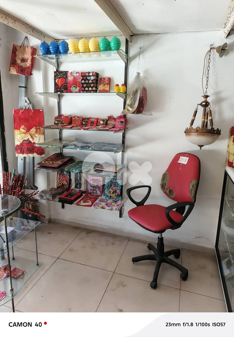 Cause départ je vends tout rien doit rester dans le magasin le vidé 7