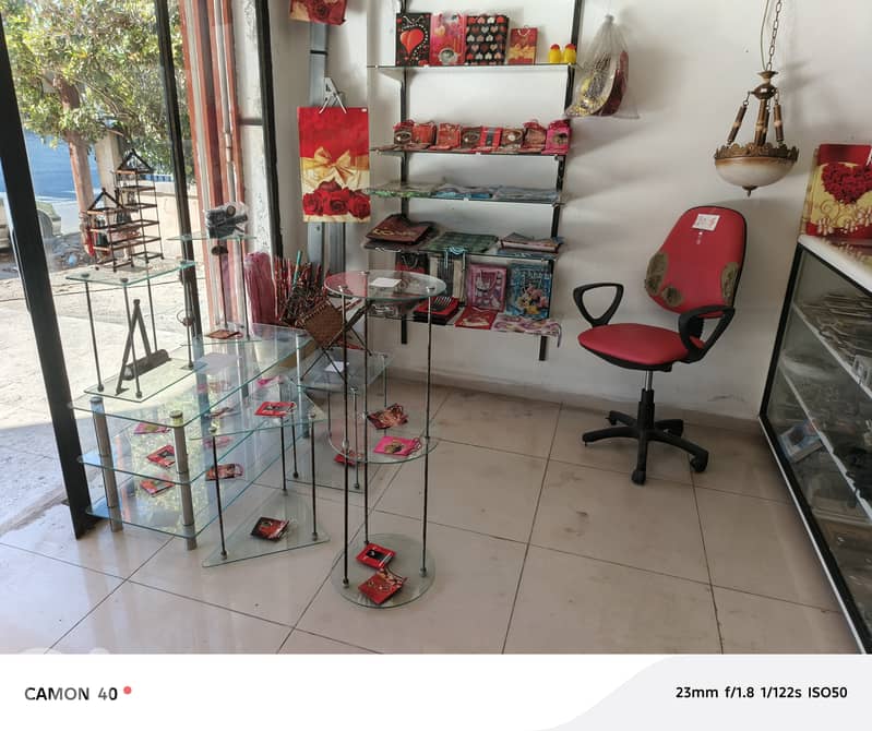 Cause départ je vends tout rien doit rester dans le magasin le vidé 8