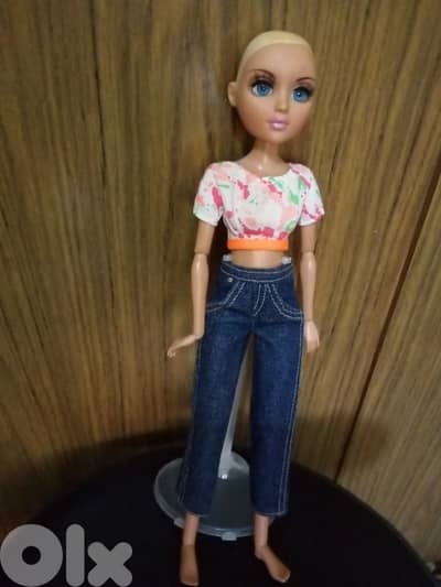 MOXIE TEENZ large MGA wearing As new doll articulated body without Wig