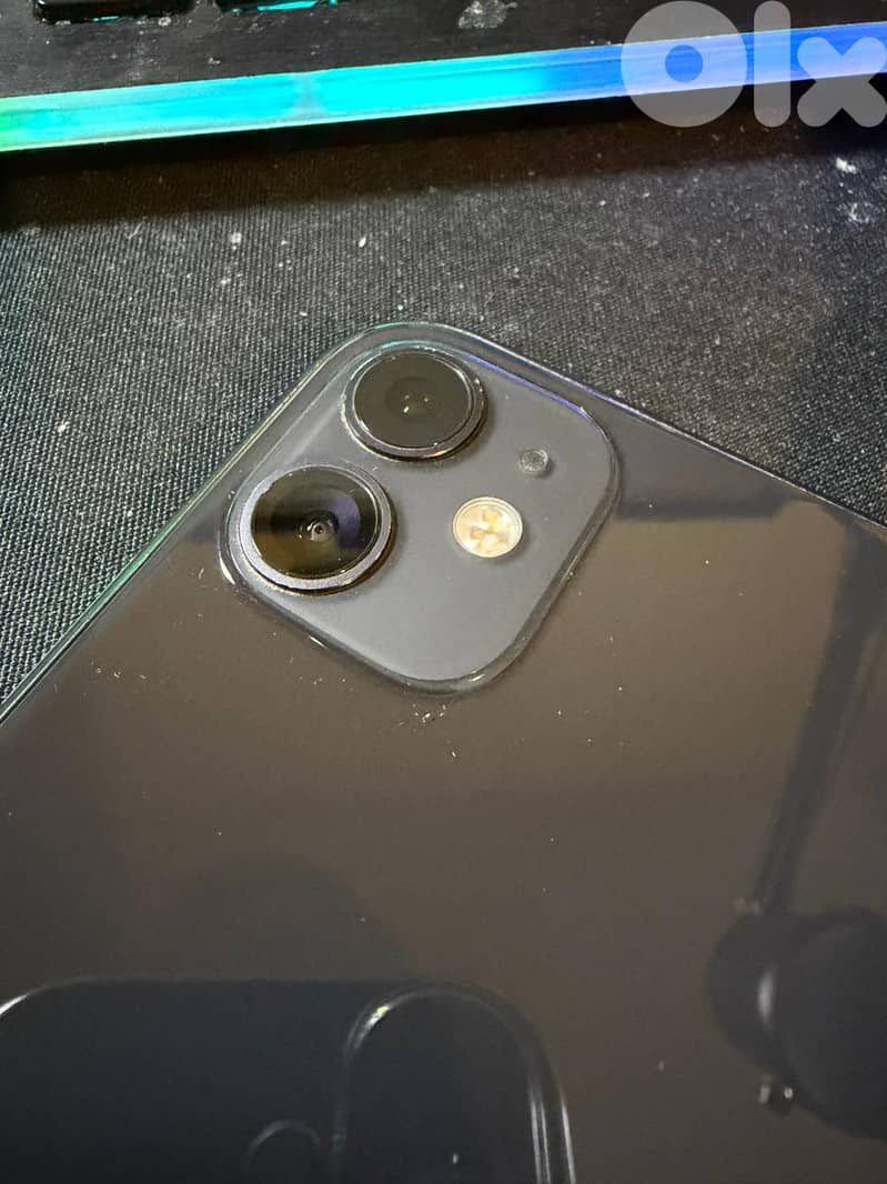 iPhone 11 – 128GB – Excellent Condition + Box + Cover 3