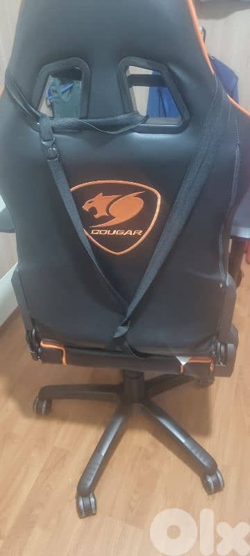 COUGAR GAMING CHAIR BARGAIN PRICE 40 $ 0