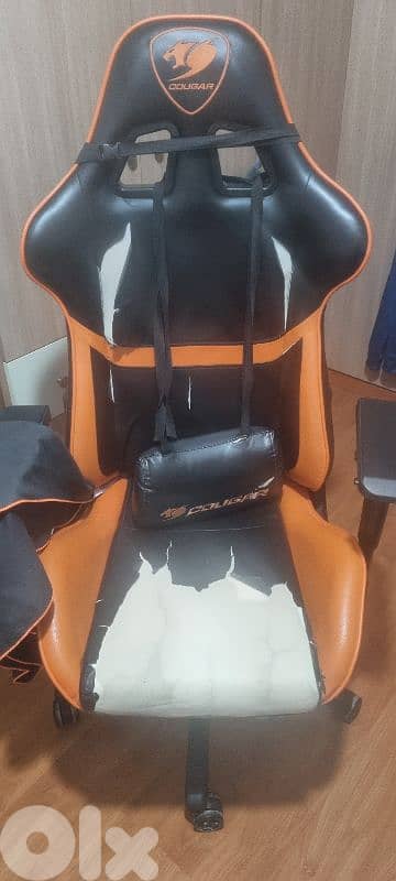COUGAR GAMING CHAIR BARGAIN PRICE 40 $ 1