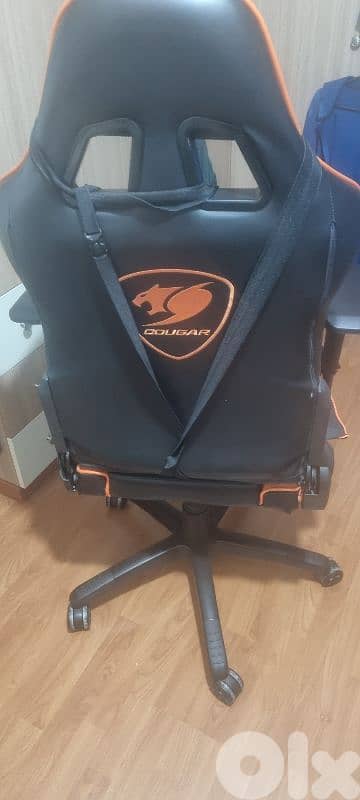 COUGAR GAMING CHAIR BARGAIN PRICE 40 $ 5