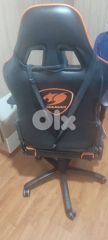 COUGAR GAMING CHAIR BARGAIN PRICE 40 $ 8