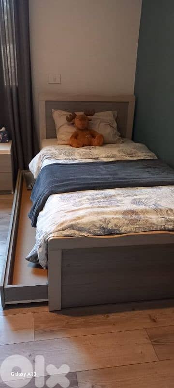 Full bedroom set. Very Good Condition!