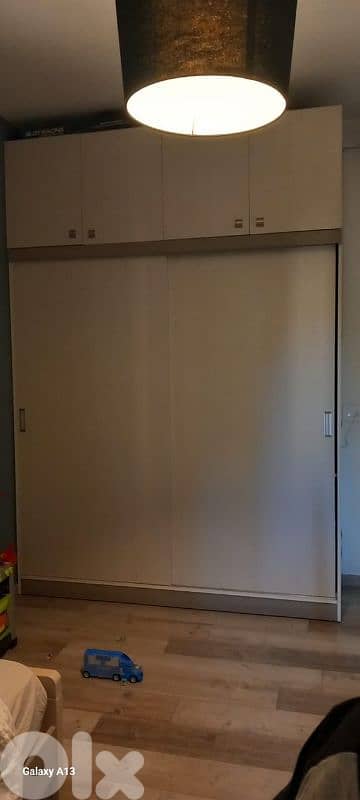 Full bedroom set. Very Good Condition! 2