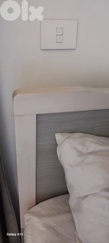 Full bedroom set. Very Good Condition! 4