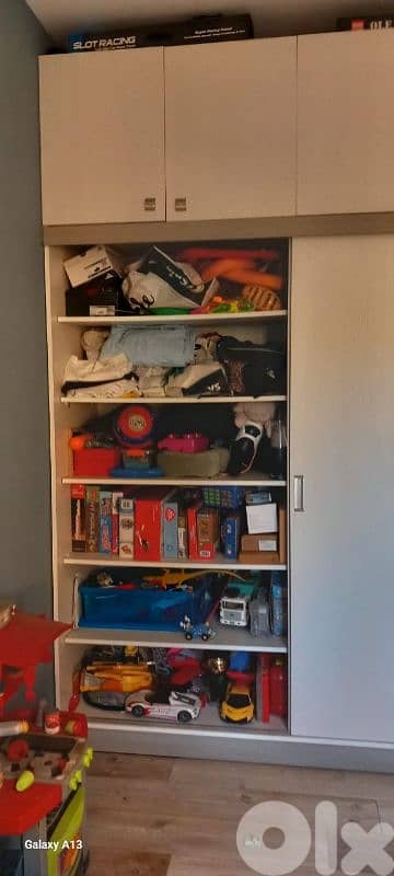 Full bedroom set. Very Good Condition! 7
