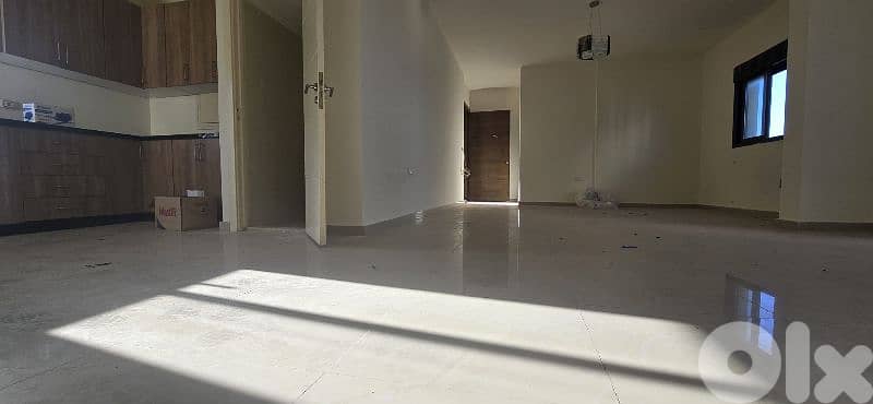 kleiat 2 bed 2 wc 300$ على ساحة البولفار موقع مميز 0