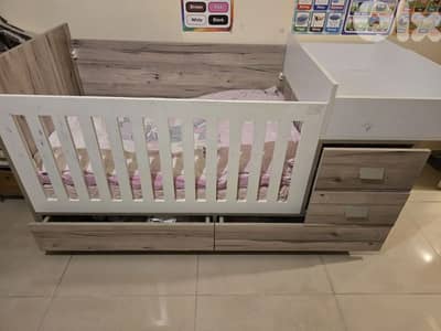 سرير أطفال مع 4 جارور + فرشة | Baby Bed with Mattress & Storage