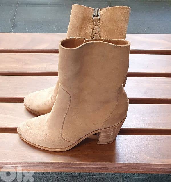 Splendid original real leather like new only 8$ b ashrafiye 03723895 0