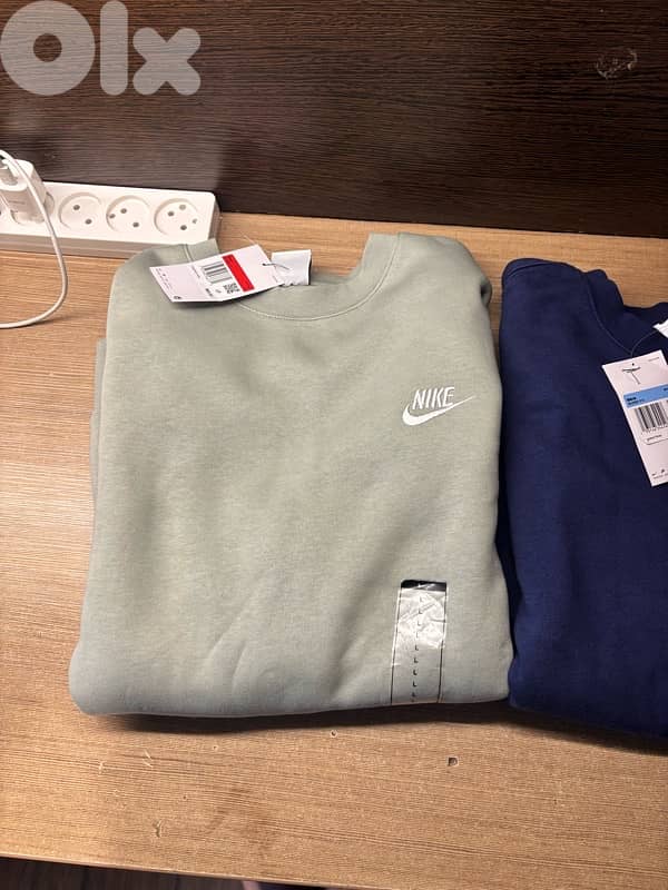 nike sweater size L 1