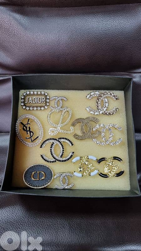 Branded brooches 0
