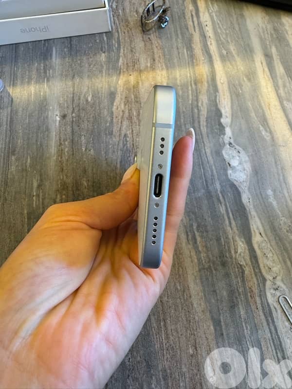 iphone 15 for sale - super clean 0 scratch used only for 1 year 3