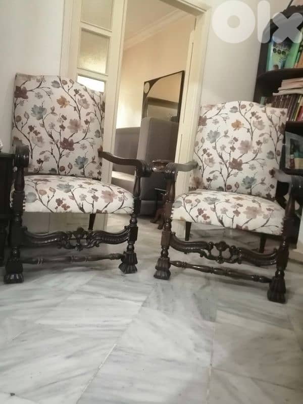 جوز كراسي حفر زين قديم منجدين جديد بحالة جيدة جداً 0