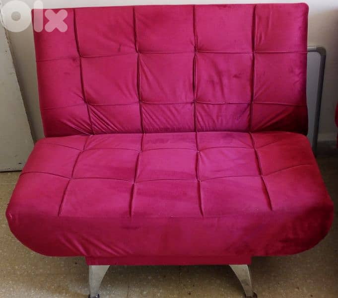 sofa /3/ ( 1 kbire & 2 wasat) byefta7o bsiro takhet w ktir ndaf 1
