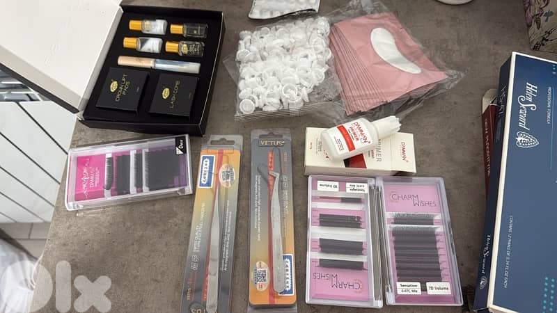 nail polish gelish gel and normal hair extensions mannequin 1