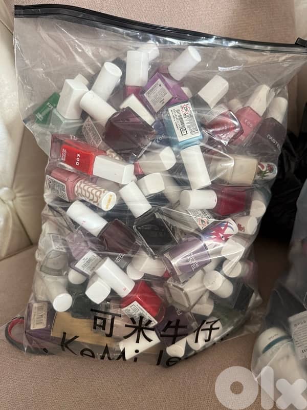 nail polish gelish gel and normal hair extensions mannequin 2