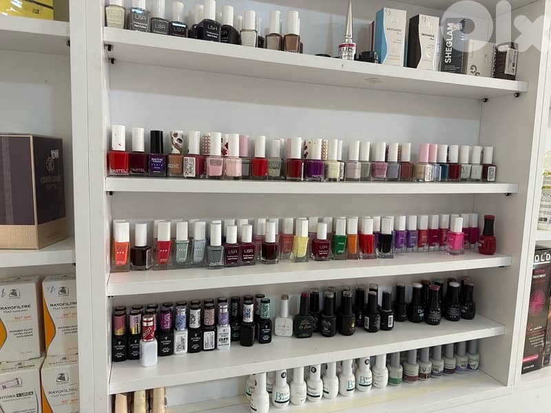 nail polish gelish gel and normal hair extensions mannequin 8