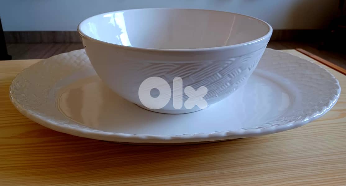 White ceramic salad bowl with basket-weave band 1