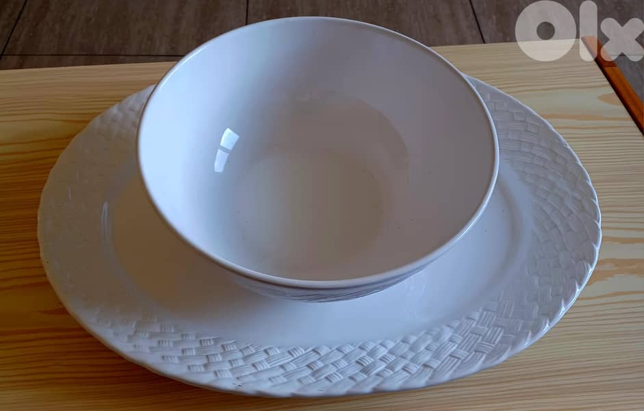 White ceramic salad bowl with basket-weave band 2