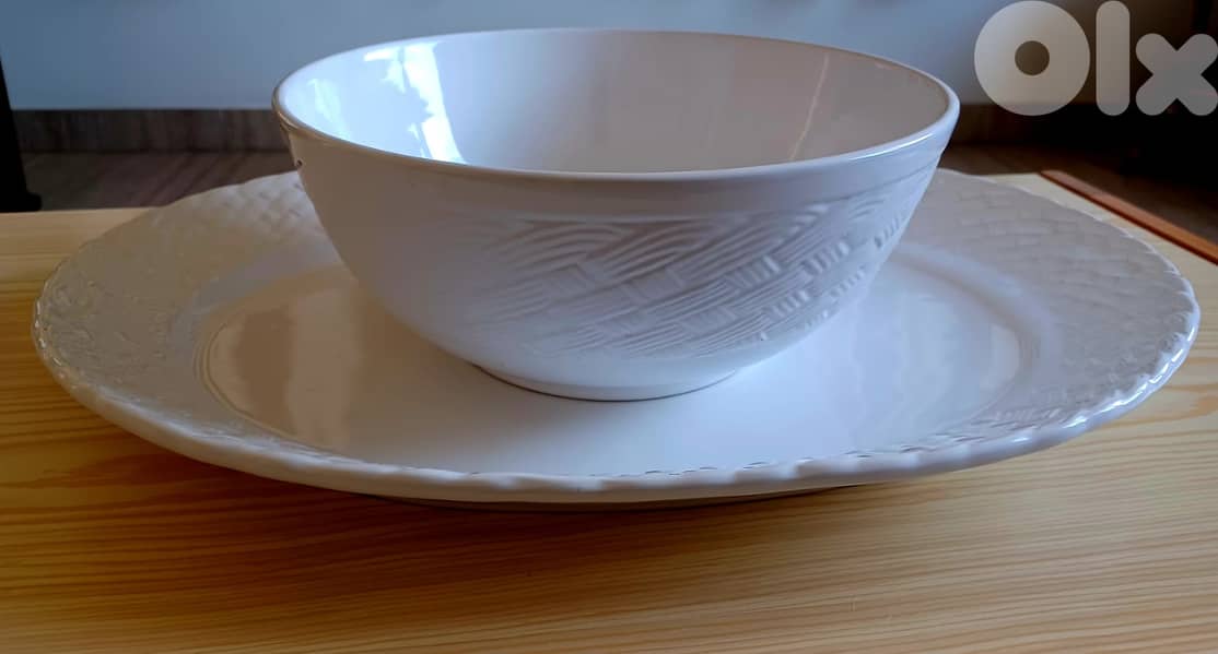 White ceramic serving platter with basket-weave rim 2